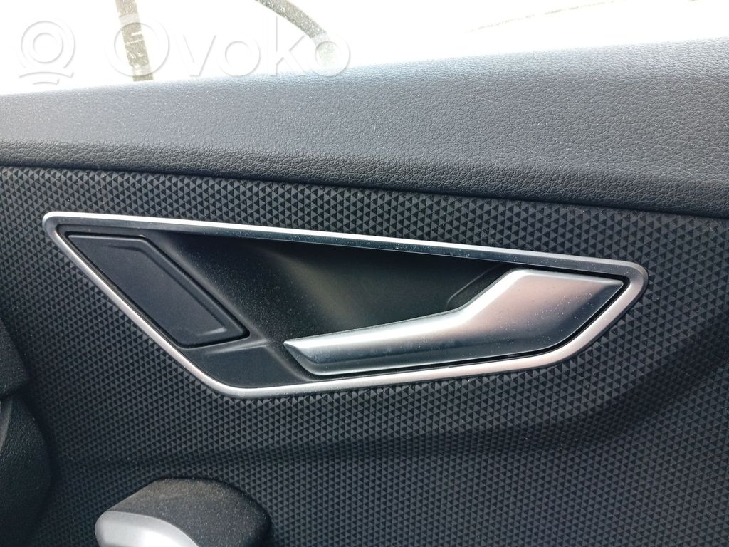 Audi Q2 - Poignée inférieure de porte avant