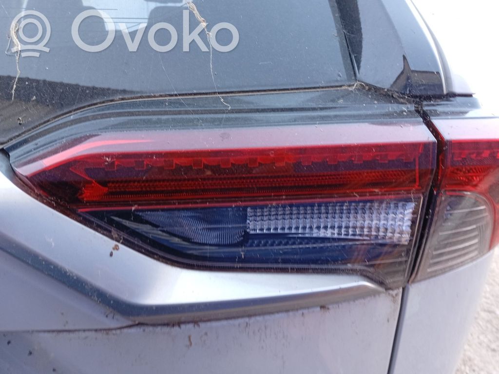 Toyota RAV 4 (XA40) Luci posteriori del portellone del bagagliaio
