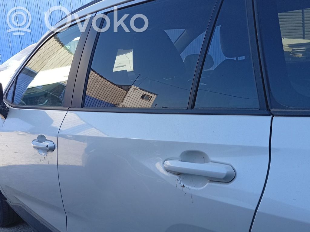 Toyota RAV 4 (XA40) Puerta trasera