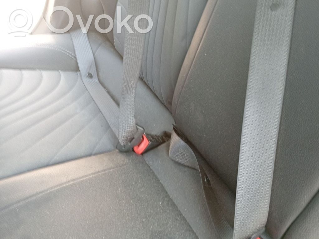 Opel Astra J Задний ремень безопасности