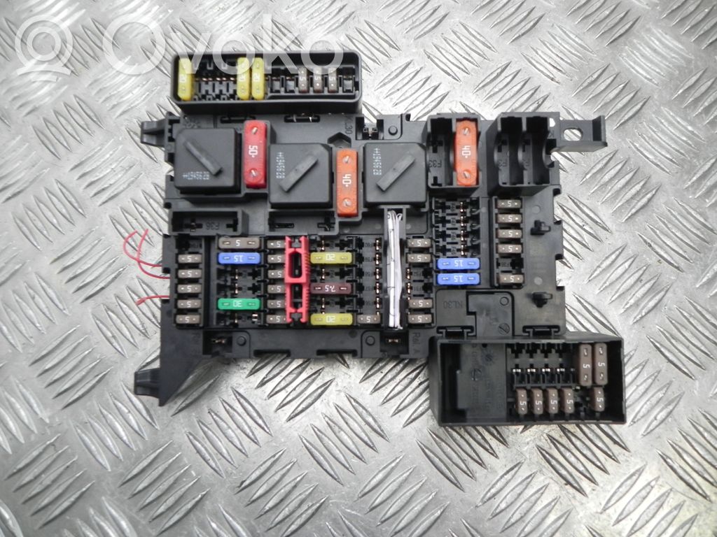 BMW i3 Juego de caja de fusibles 