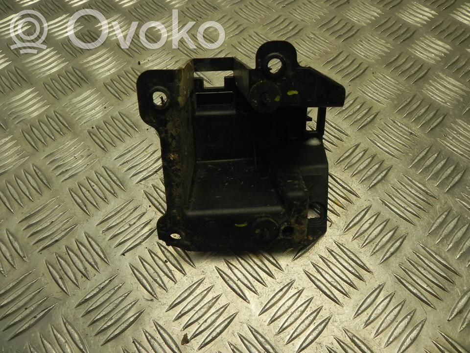 Front bumper mounting bracket   AV1117A881AB,T7702,T7702