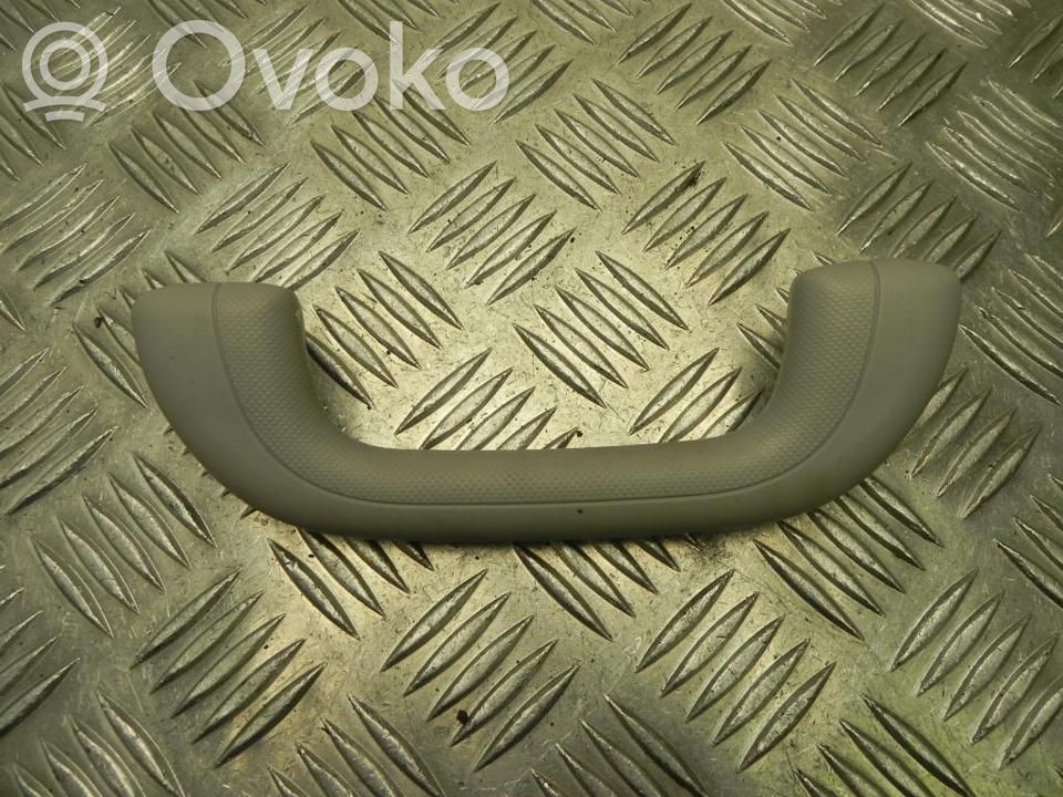 KIA Ceed Asidero interior delantero 
