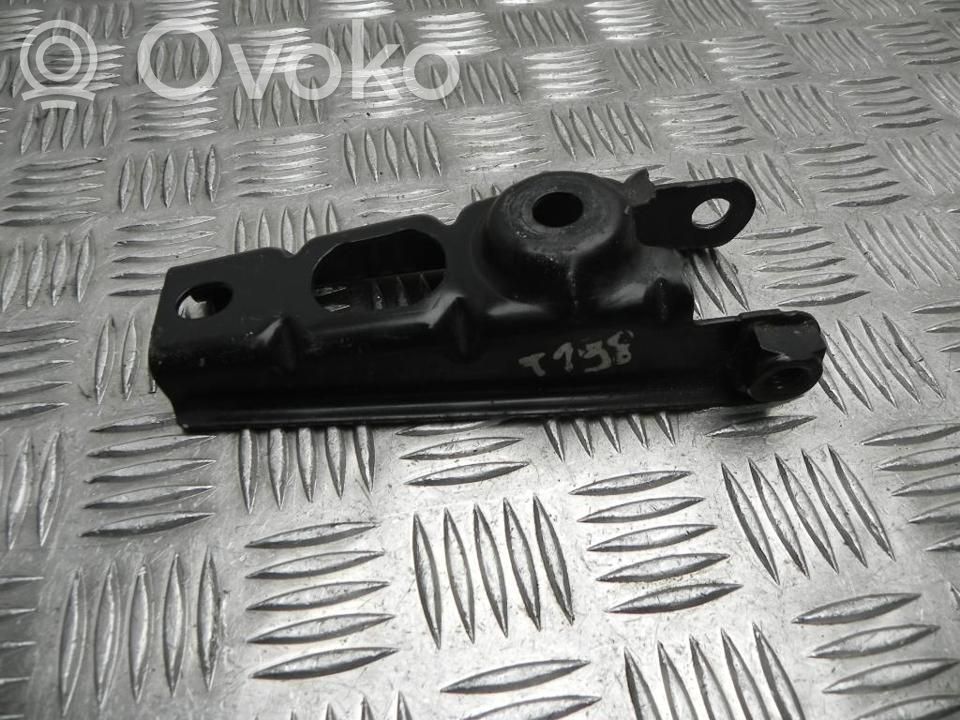 Dacia Sandero Engine mounting bracket 