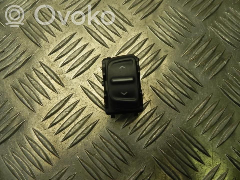 Dacia Sandero Electric window control switch 