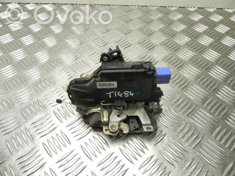 Zamek drzwi przednich   3B2837016R,T1484,T1484