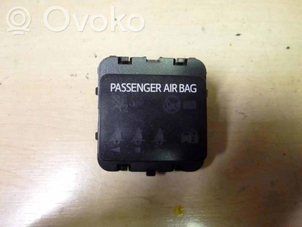 Toyota Auris E180 Monitori/näyttö/pieni näyttö 