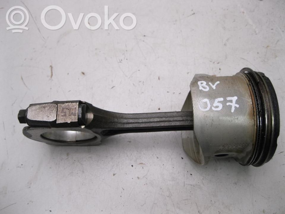 Renault Clio III Piston with connecting rod 