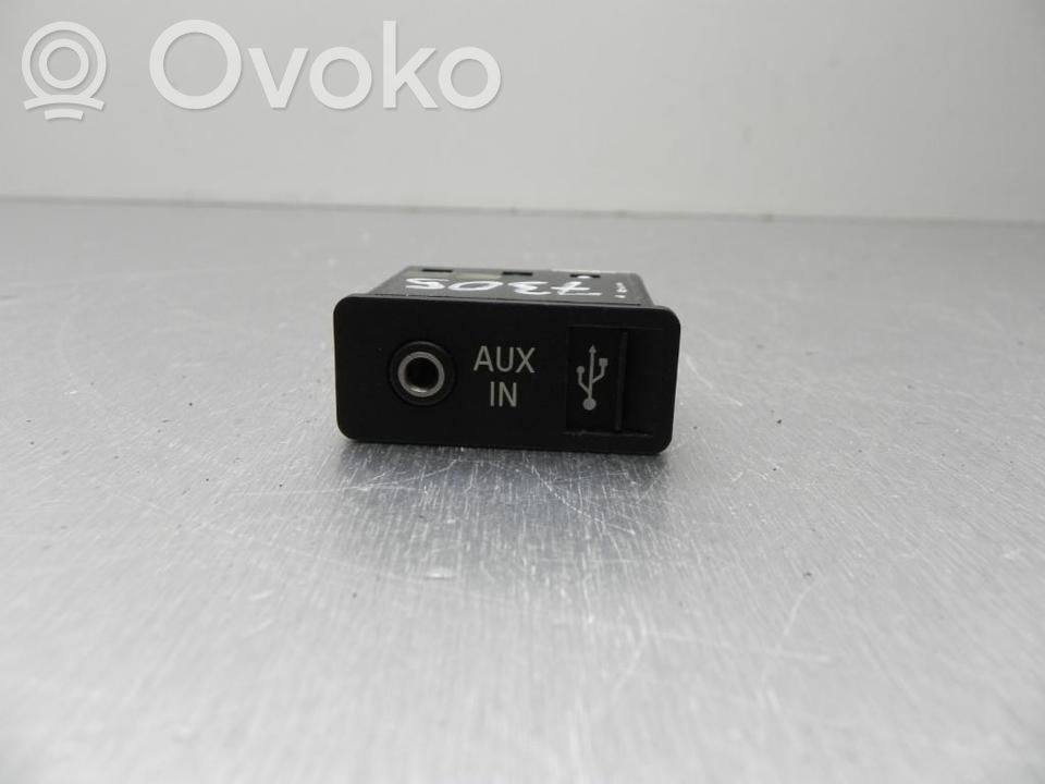 BMW 7 F01 F02 F03 F04 Euro jungtis magnetolai 