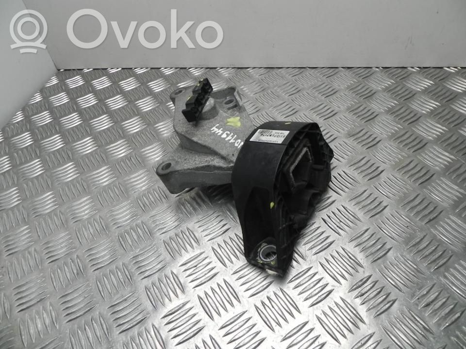 Dacia Sandero Engine mount bracket 