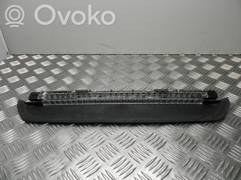 Third/center stoplight   1090051,T690,T690
