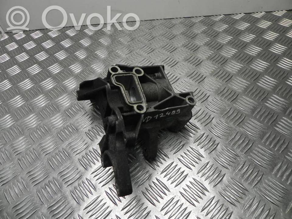 Volkswagen Touareg I Engine mounting bracket 