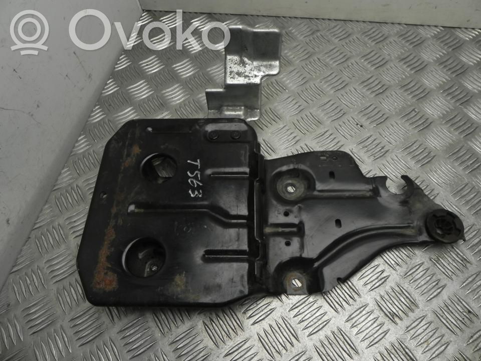 Nissan Juke I F15 Halterung AGR-Ventil Kühler Abgaskühler 