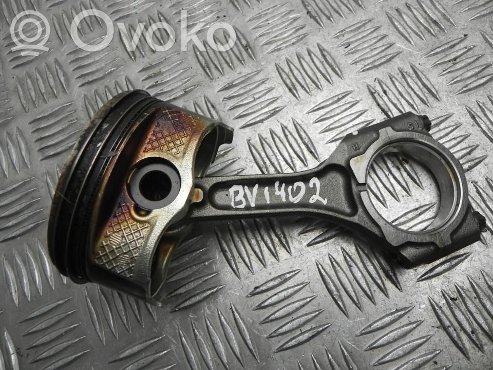 Subaru Outback (BS) Piston with connecting rod 