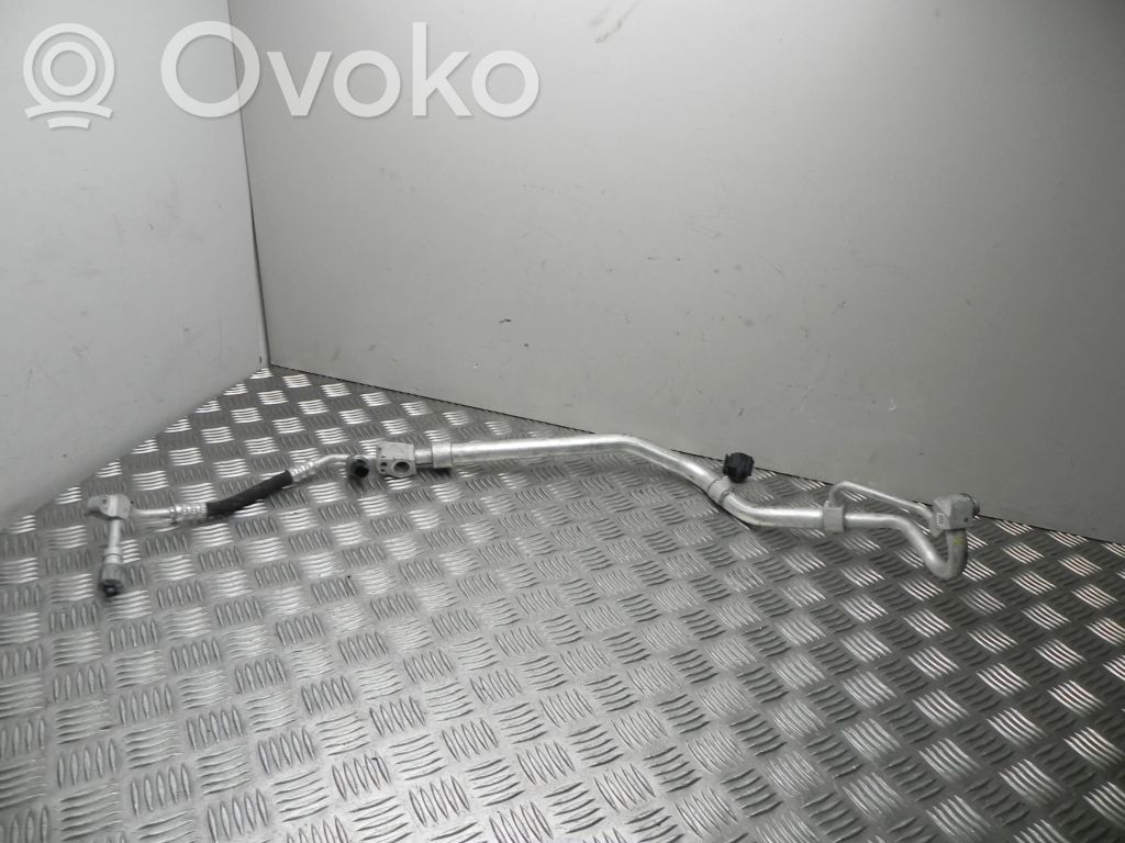 BMW X3 G01 Ilmastointilaitteen putki (A/C) 