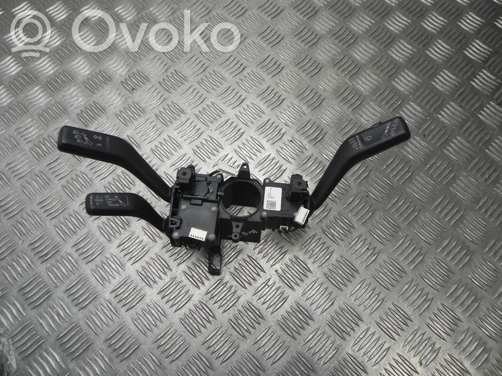 Volkswagen PASSAT B7 Wiper turn signal indicator stalk/switch 