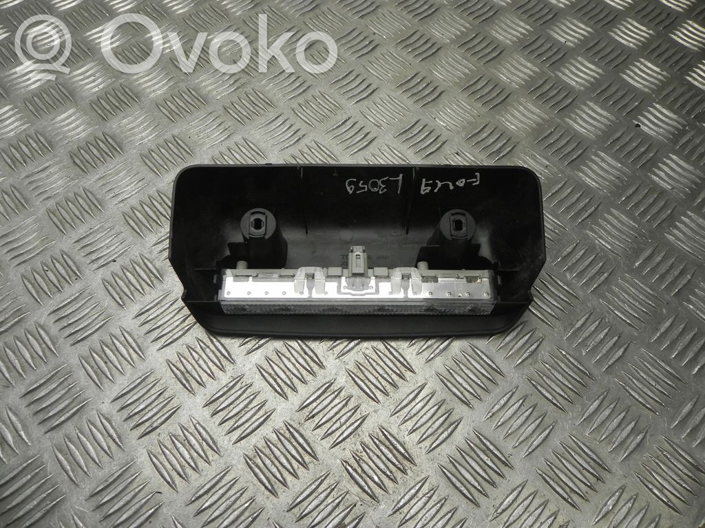 Toyota Verso-S Third/center stoplight 