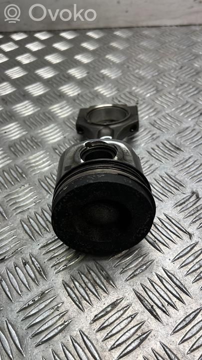 BMW 5 F10 F11 Piston cu bielă 