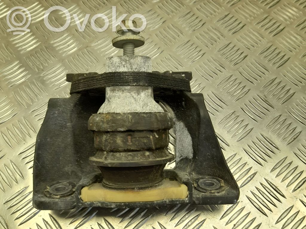 Volvo XC60 Engine mount bracket 