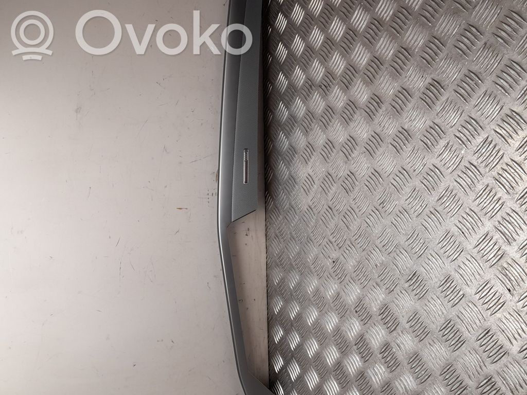Volkswagen Golf VIII Traverse de tableau de bord