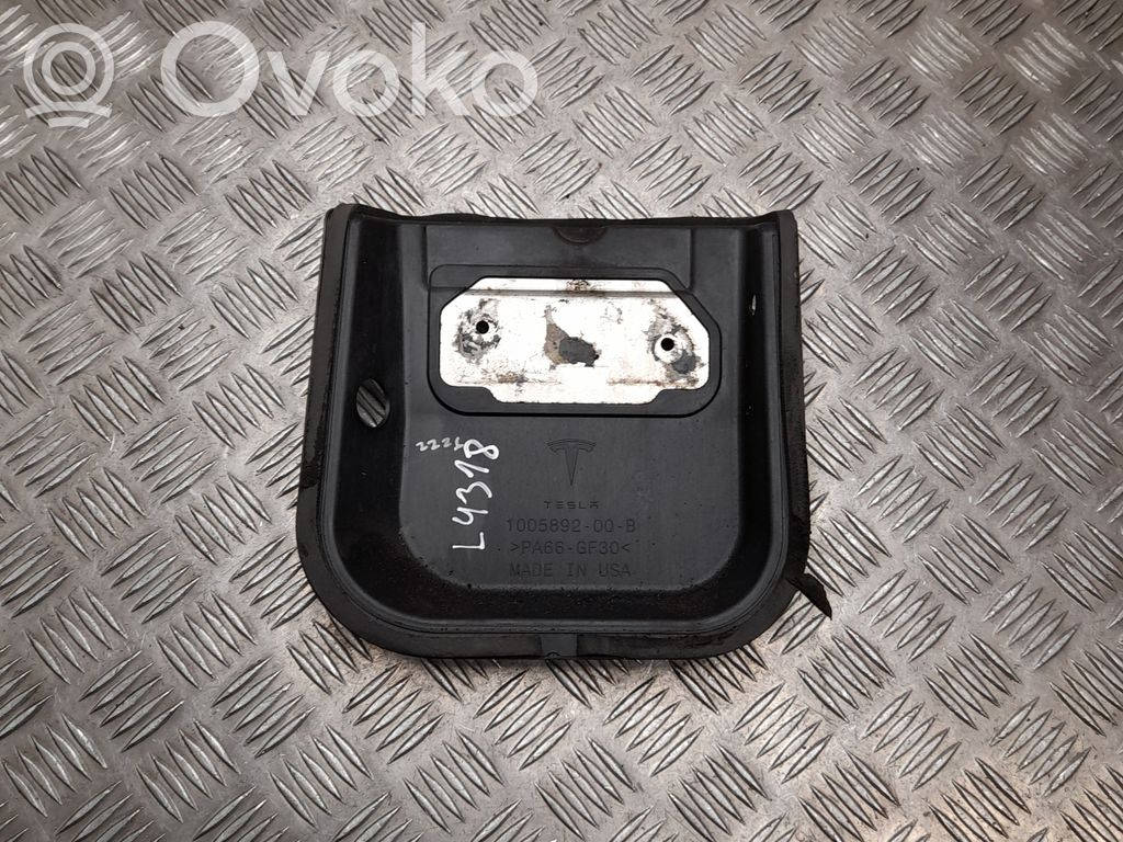 Tesla Model S Kojelaudan poikittaiskannatin 