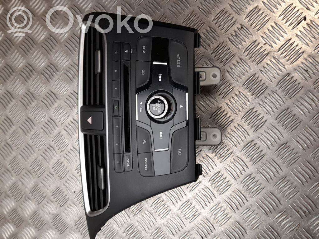 Honda Civic IX Panel / Radioodtwarzacz CD/DVD/GPS 