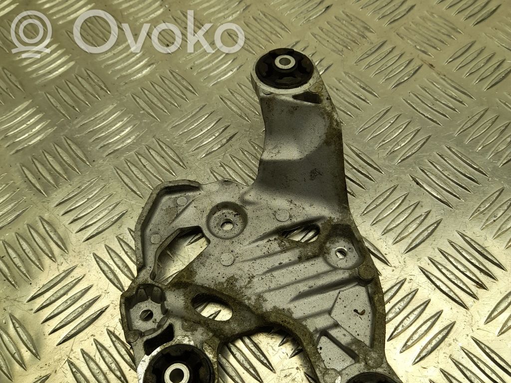 Tesla Model 3 EGR-venttiilin/lauhduttimen kiinnike 