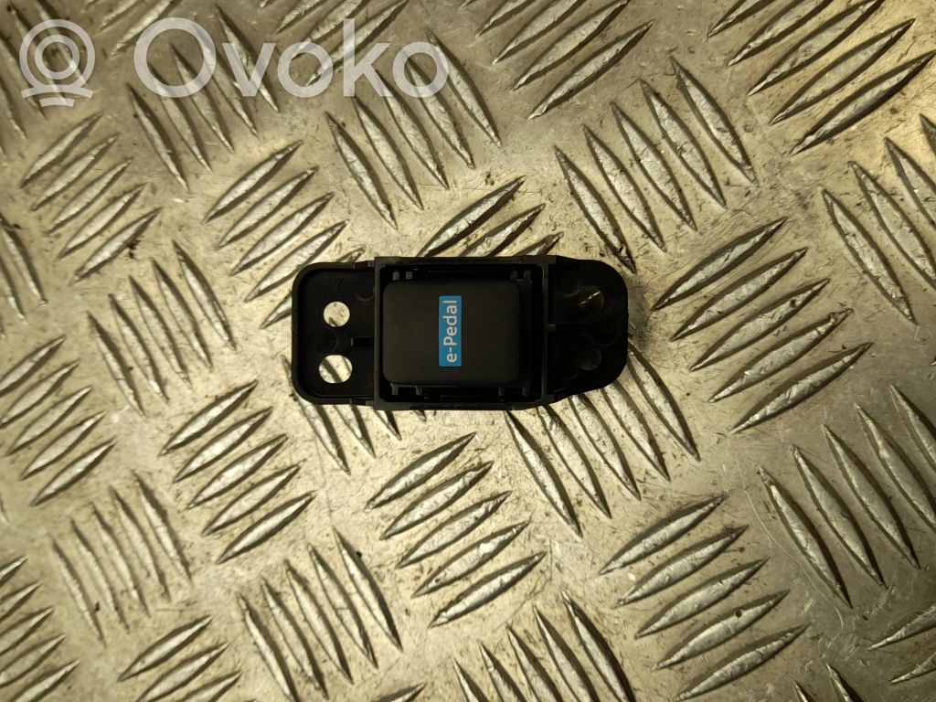 Nissan Juke II F16 Citu veidu slēdži / pogas / pārslēdzēji 