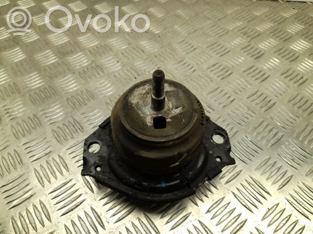 Jeep Grand Cherokee Moottorin kiinnikekorvake 