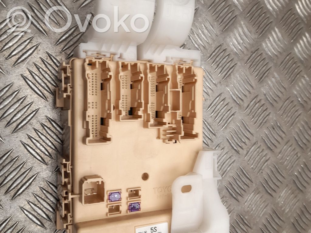 Toyota Auris E180 Set cutie siguranțe 