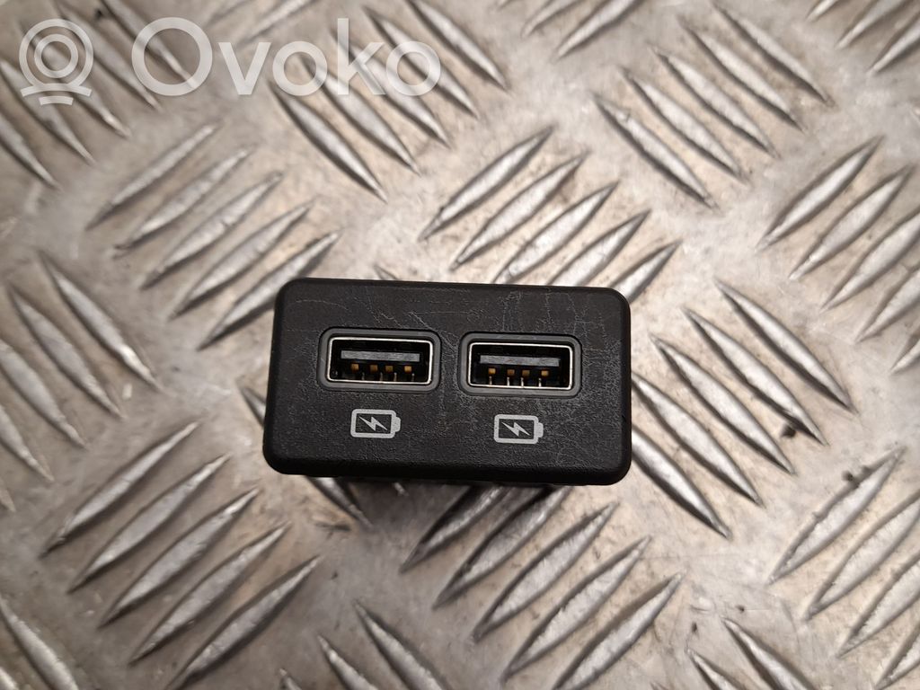 Peugeot 508 II Enchufe conector USB 