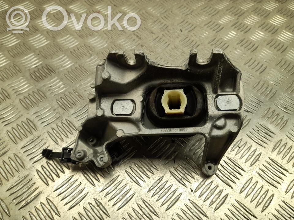 Engine mount bracket   112221884R,VD33100