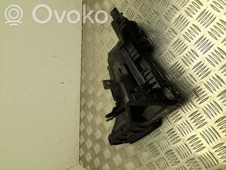 Peugeot 3008 II Intake resonator 