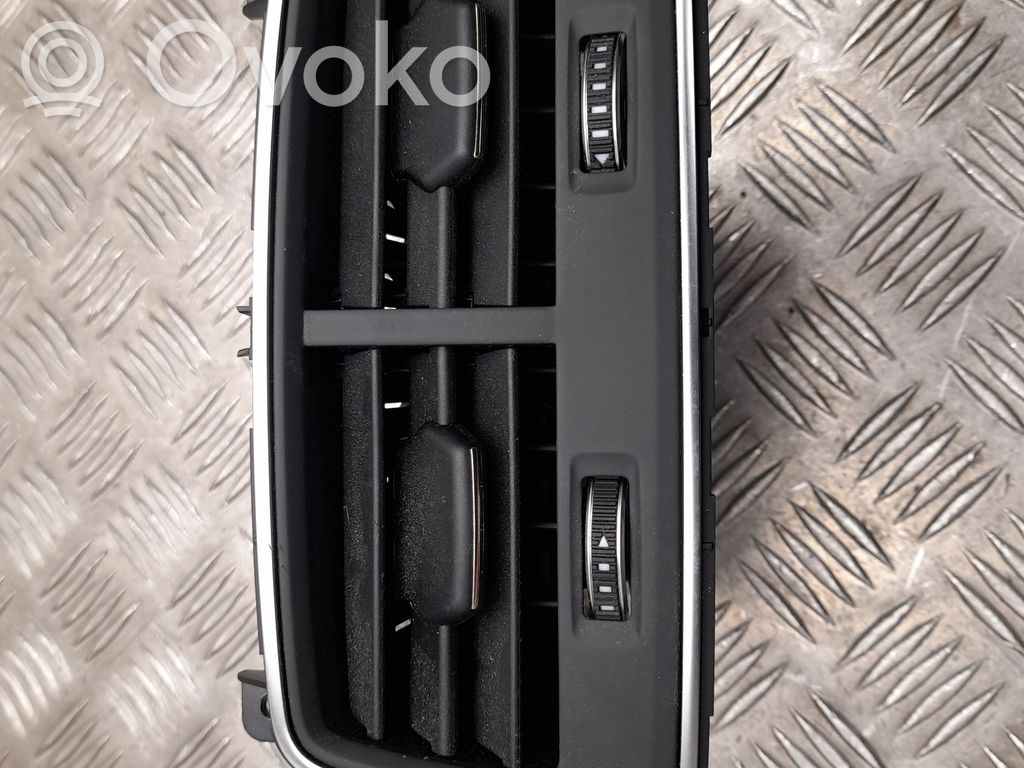 Audi Q8 e-tron Rejilla de ventilación central del panel 