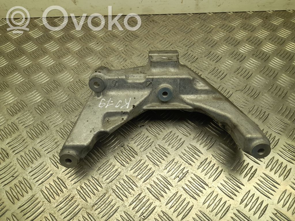 BMW iX1 Engine mounting bracket 