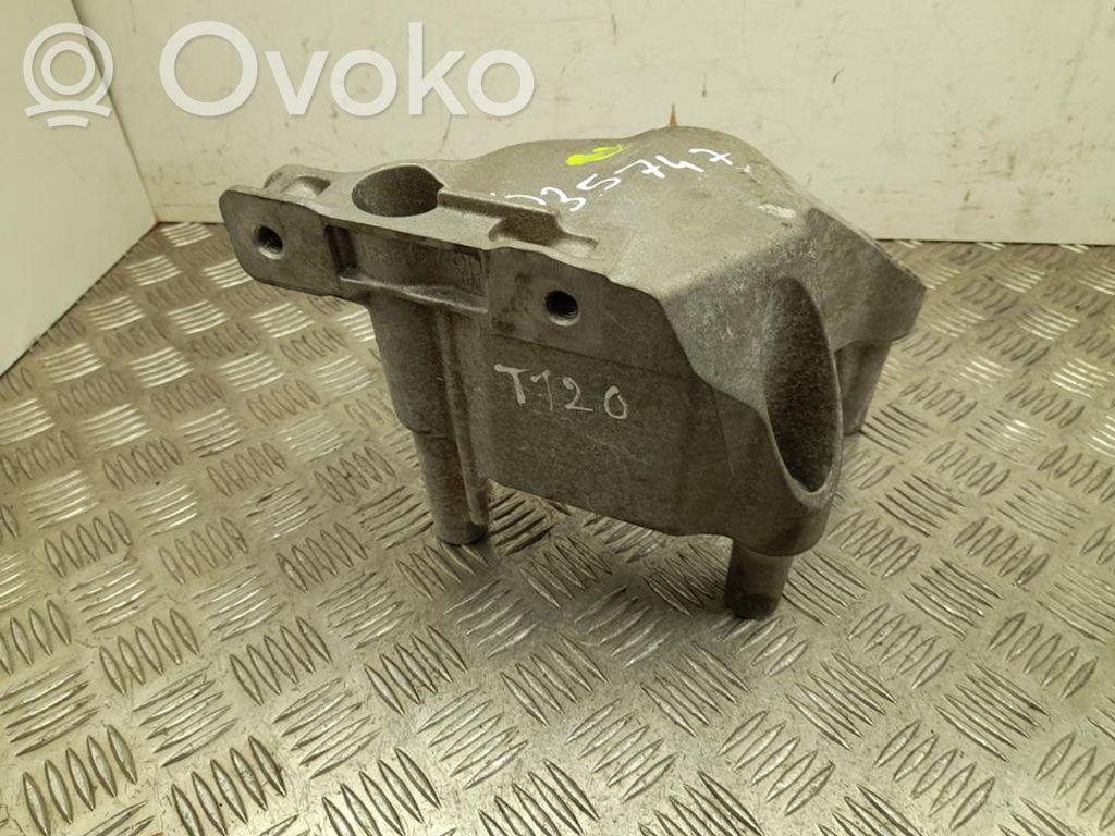 Engine mounting bracket   13366780,VD35747