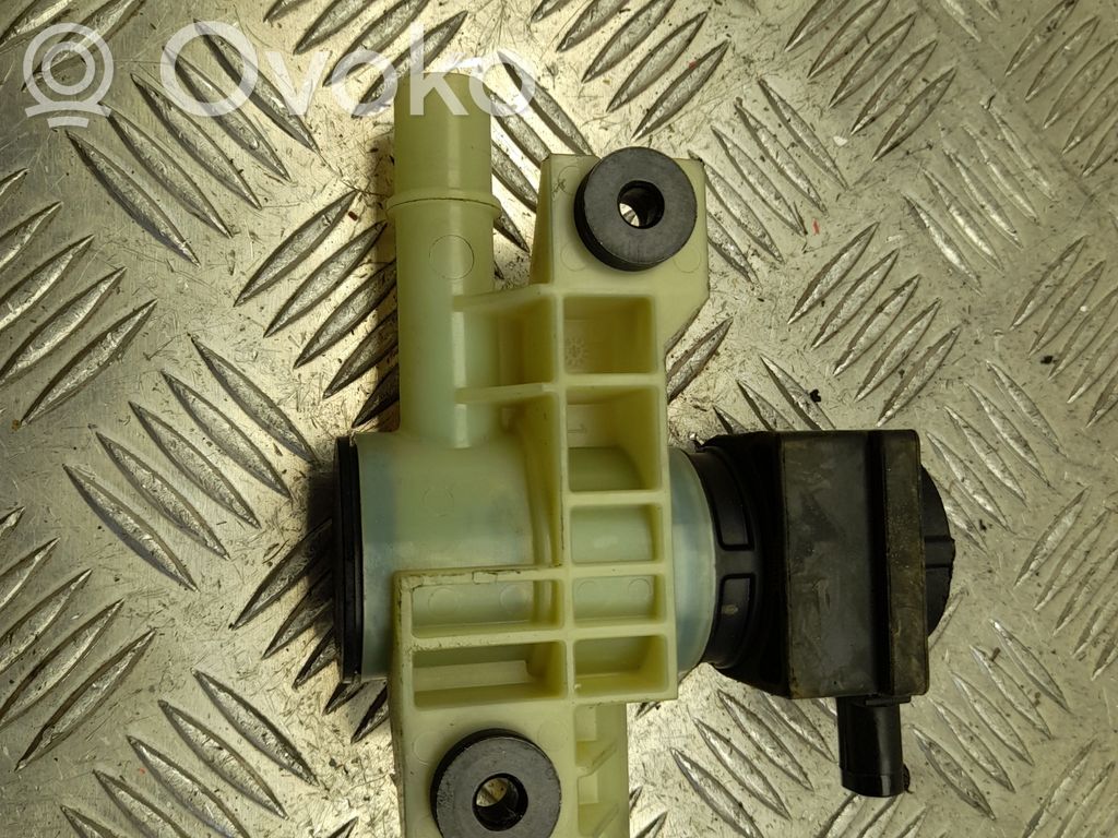 Volkswagen PASSAT B8 Fuel pressure regulator 