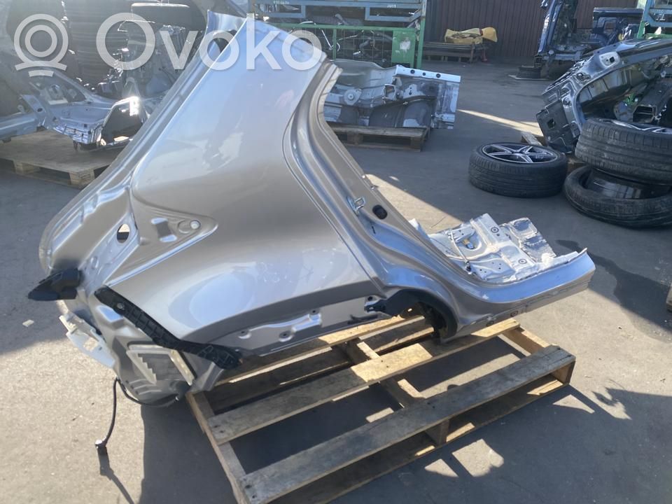 Toyota Yaris Cross Panel lateral trasero