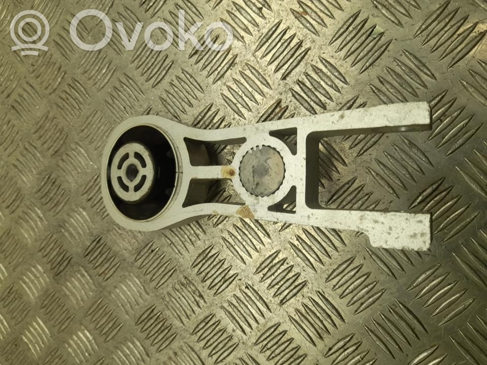 Opel Astra L Moottorin kiinnikekorvake 