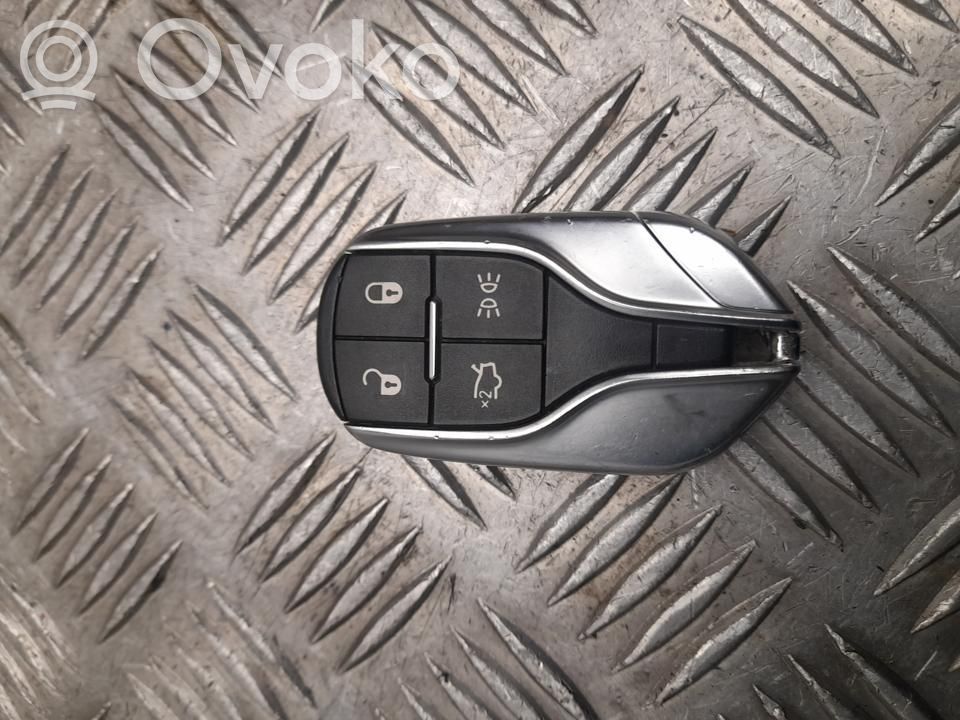 Tarjeta/llave de arranque   M8932