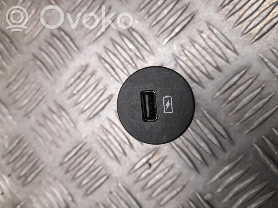 Iveco Daily 6th gen Enchufe conector USB 