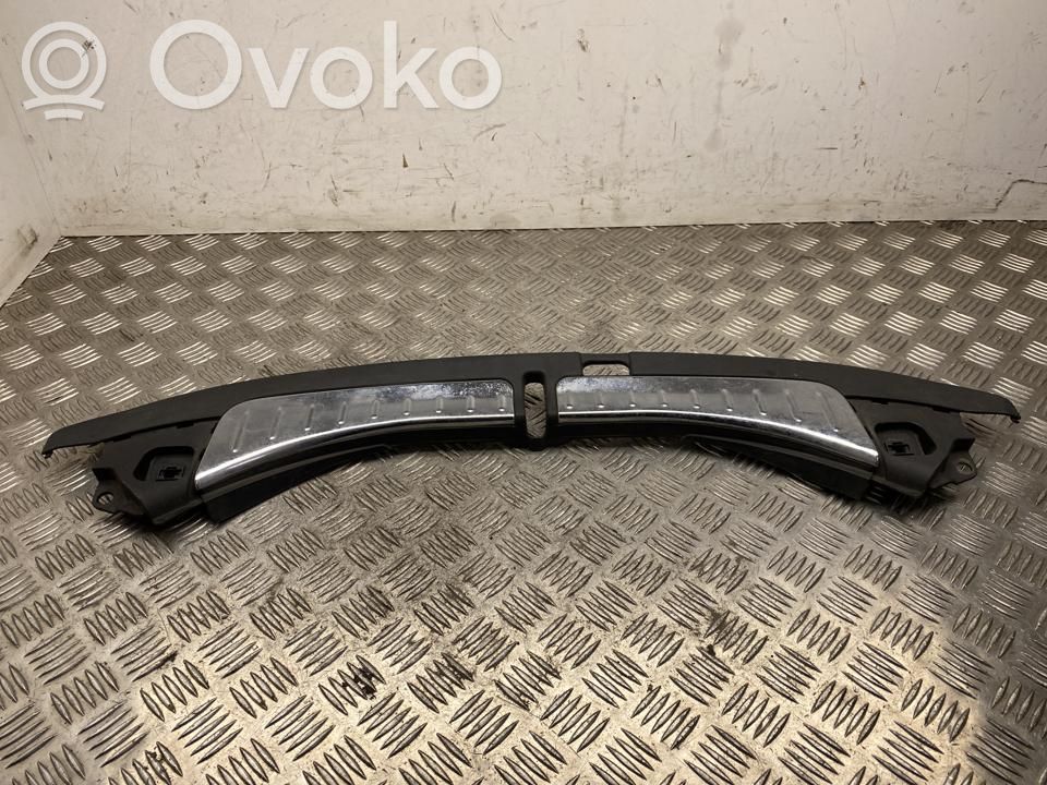 Tesla Model S Tailgate/boot lid lock trim 