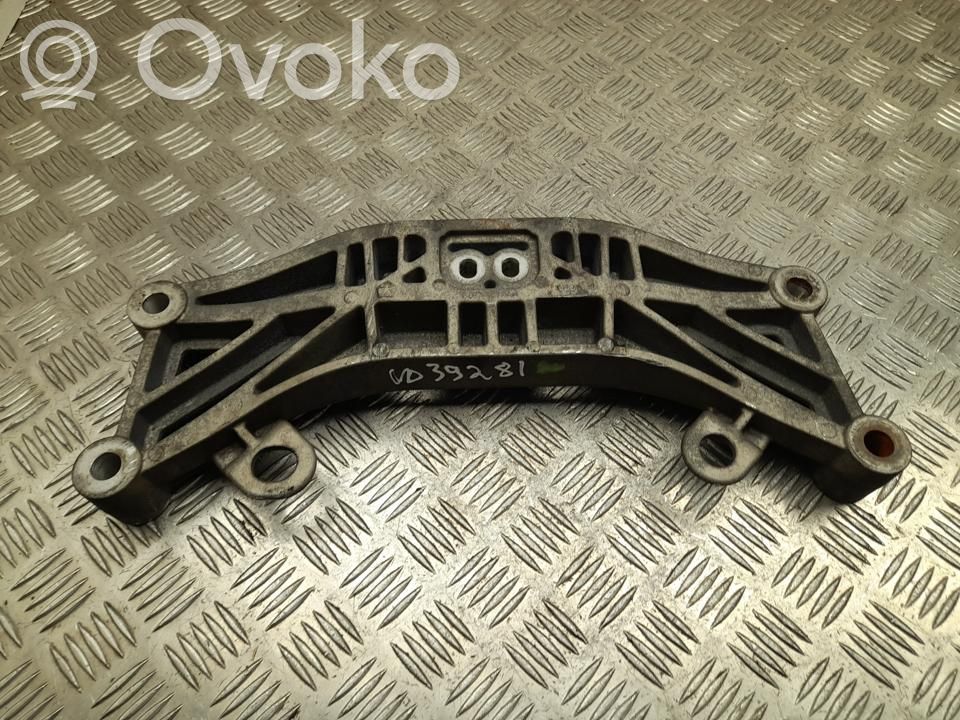 Dodge Challenger Engine mounting bracket 