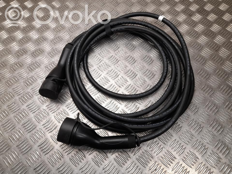 Tesla Model 3 Sähköauton latauskaapeli 