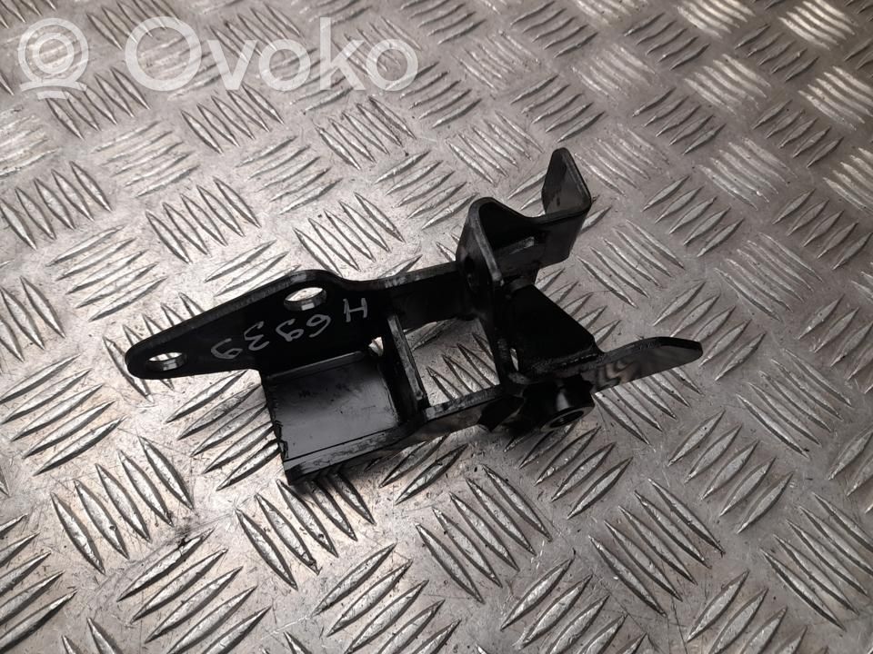 Citroen DS7 Crossback Engine mounting bracket 