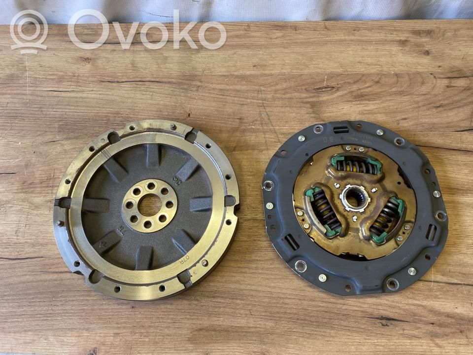 Toyota C-HR I Kit d'embrayage