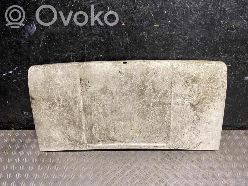 Takaluukun/tavaratilan kansi   J2240
