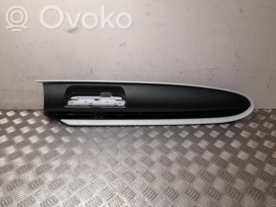 Dysze / Kratki środkowego nawiewu deski rozdzielczej   735781543,00735785857,H8230