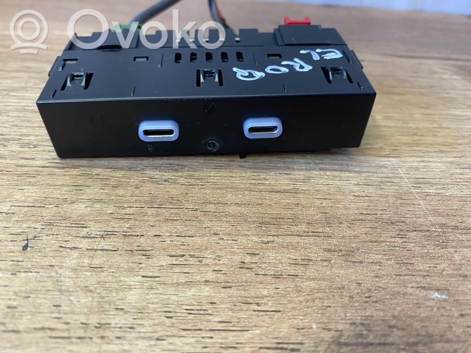 Skoda Elroq Enchufe conector USB 