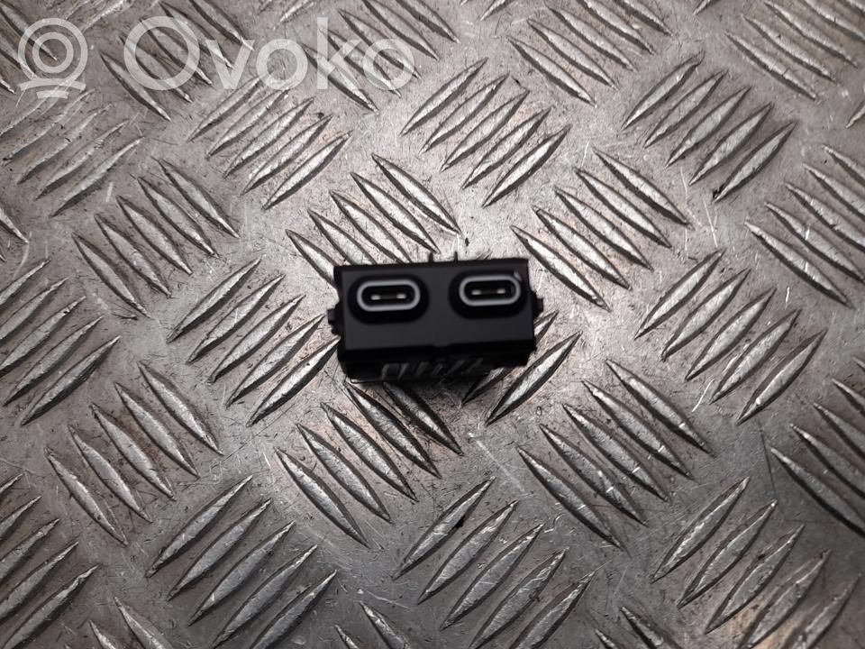 BMW 5 G60 G61 USB jungtis 